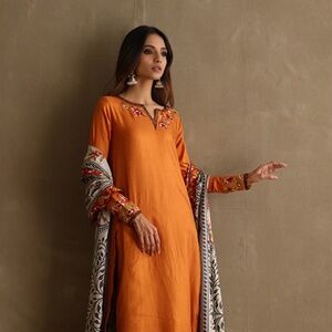 Like New Mina Hasan Orange Silk Shalwar Kameez Size XS - Pakistani / Indian